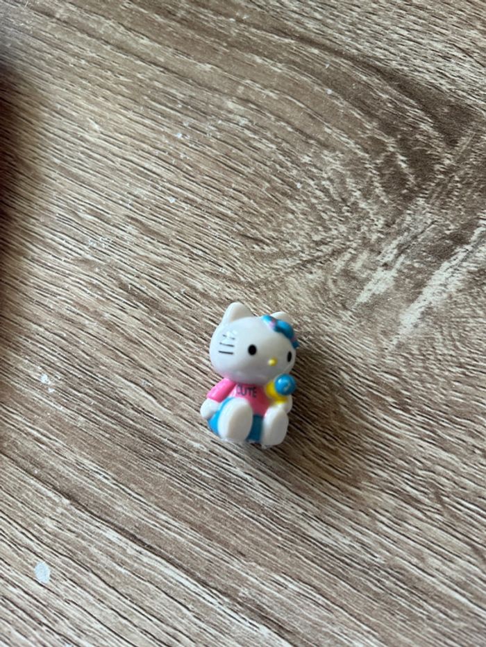Figurine hello kitty