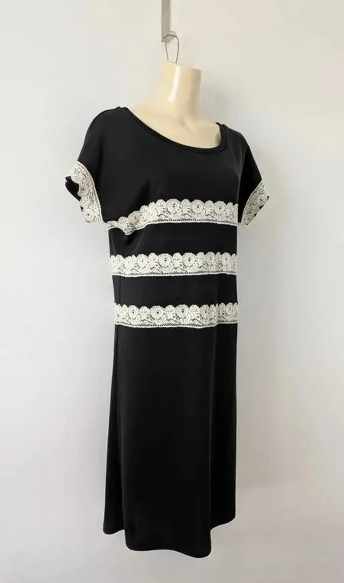 Robe chic mi-longue avec dentelle - Max Mara Weekend - taille 40 - photo numéro 2