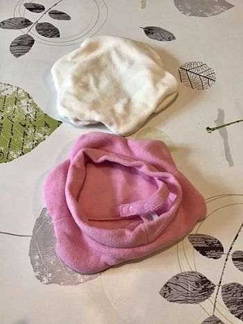 2 bérets bonnets fille taille 47 rose et crème