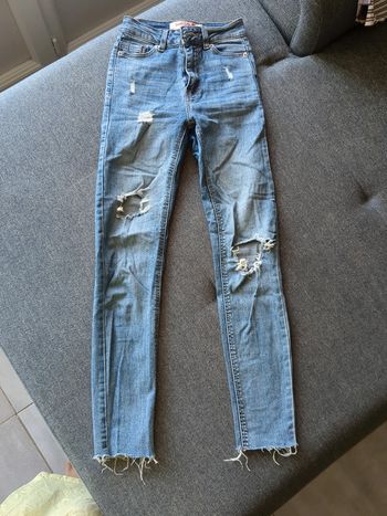 Jean troué don't call me taille 30fr