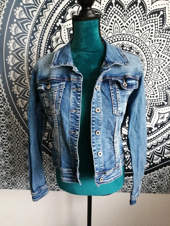 Veste en jeans bleu avec tête d'indien à strass dans le dos / boutique indépendante / (XL) - photo numéro 2