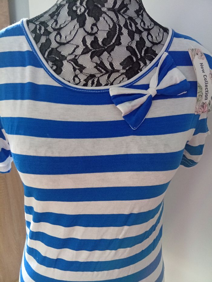 Joli tee-shirt avec p'tite dentelle à l' arrière - photo numéro 2