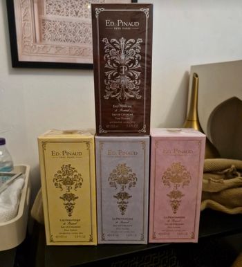 Lots de 4 eau de cologne 3 pour femme et 1 pour homme neuf