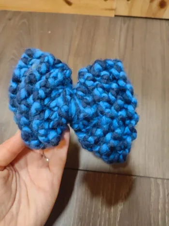 Noeud pour cheveux bleu et bleu marine très bon état fait main