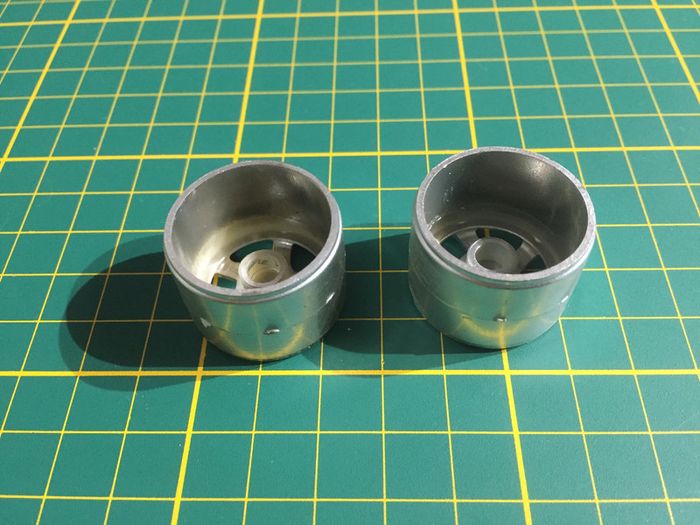 Lot x2 jantes arrière pièce miniature Bburago burago Porsche 996 Turbo 1/18 1/18e 1/18eme #A68 - photo numéro 2