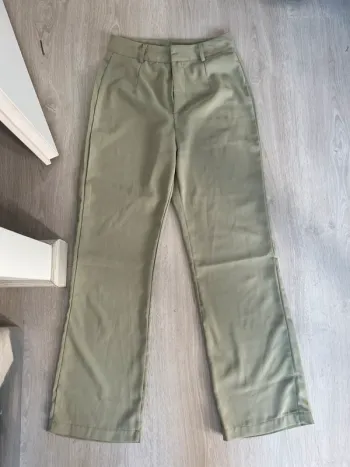 Pantalon vert clair taille 34