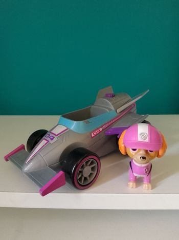 Voiture de course Stella