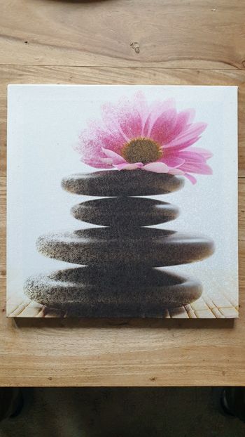 Décoration murale cadre toile zen galets et fleur