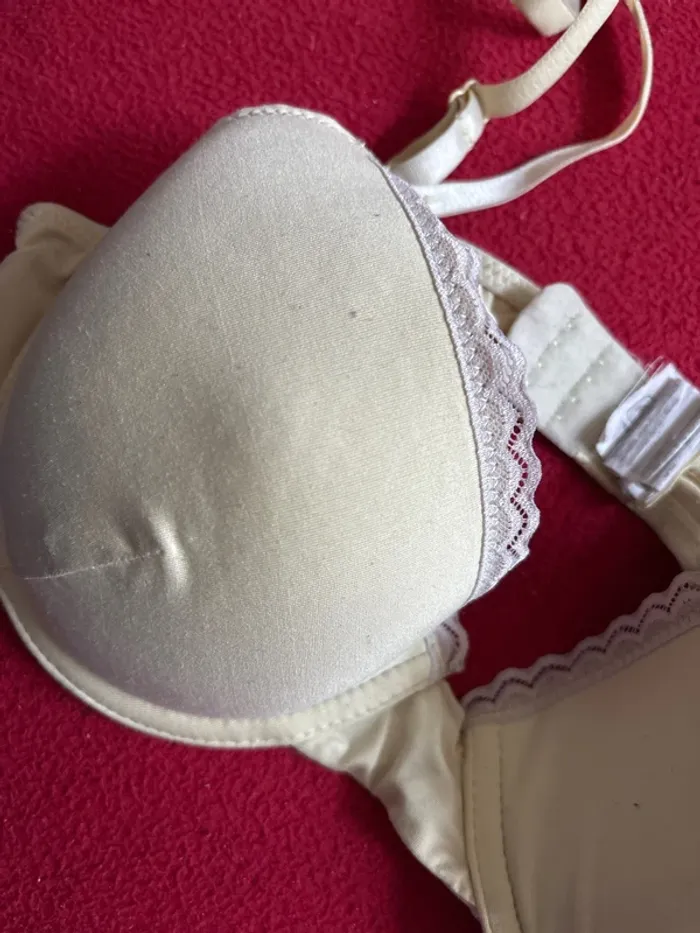 Soutien gorge bordure dentelle - photo numéro 2