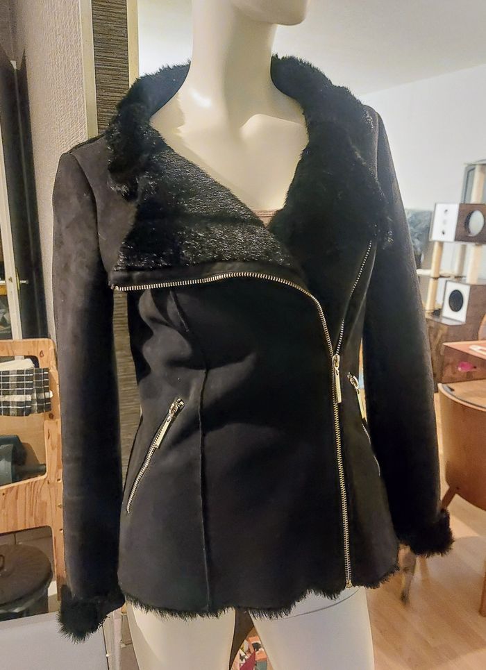 Manteau très chic Liu Jo noir et doré, ceintré - photo numéro 2