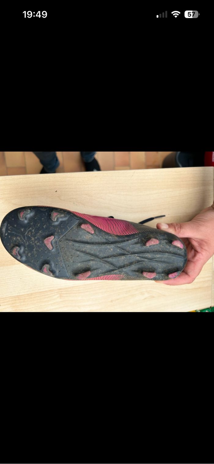 Crampon Puma  football taille 36 - photo numéro 7