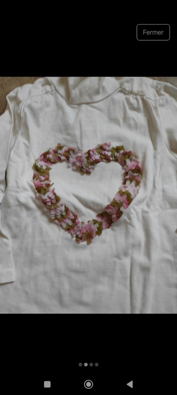 T-shirt à col avec coeur en relief fille 24 mois - photo numéro 2