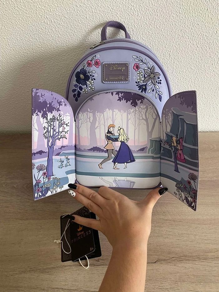 Disney Loungefly Sac à dos Princesses Belle au bois dormant 65th anniversaire Aurore Prince Fées - photo numéro 2