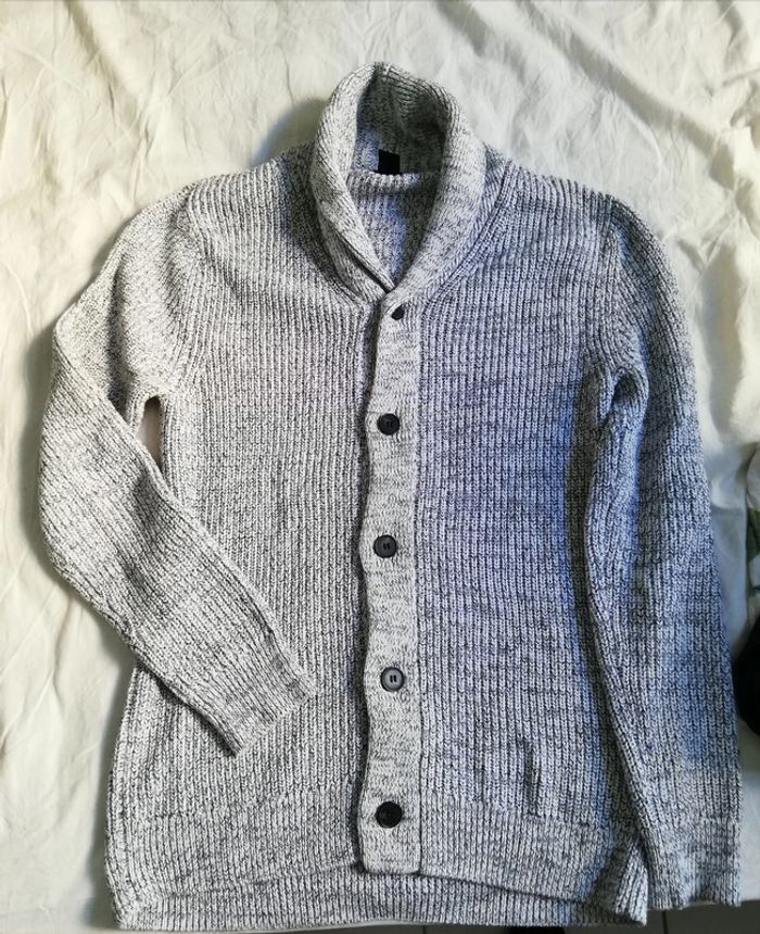 Pull à col et boutons