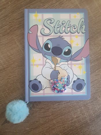 Carnet de notes Stitch pompon et sequins 