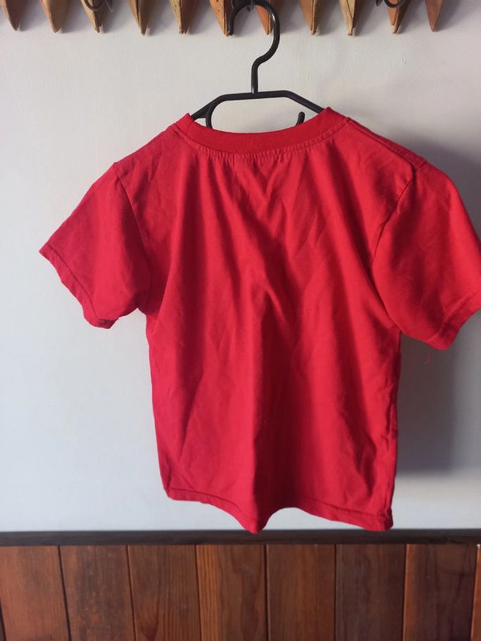 Tee-shirt rouge - photo numéro 2