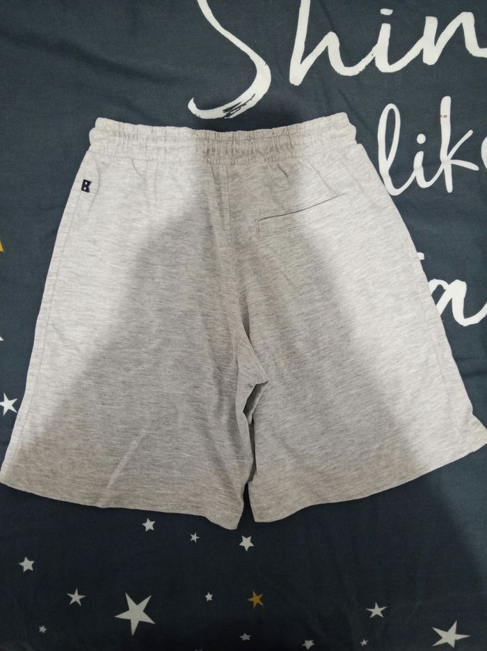 Short gris _ 8 ans - photo numéro 2