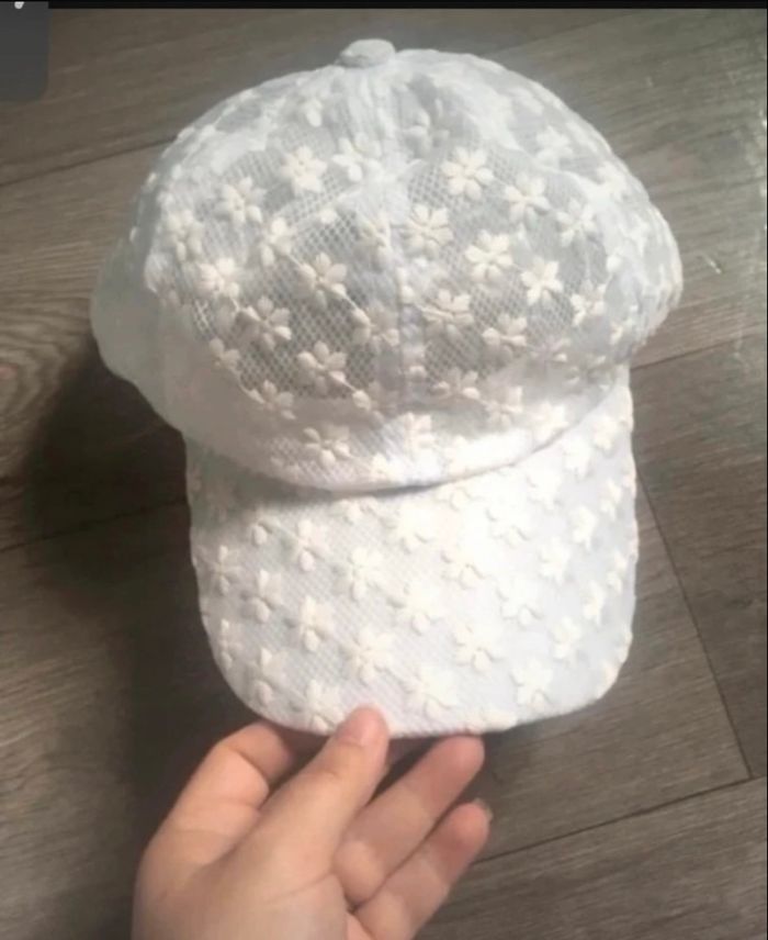 Casquette réglable NEUVE pour femme couleur blanc