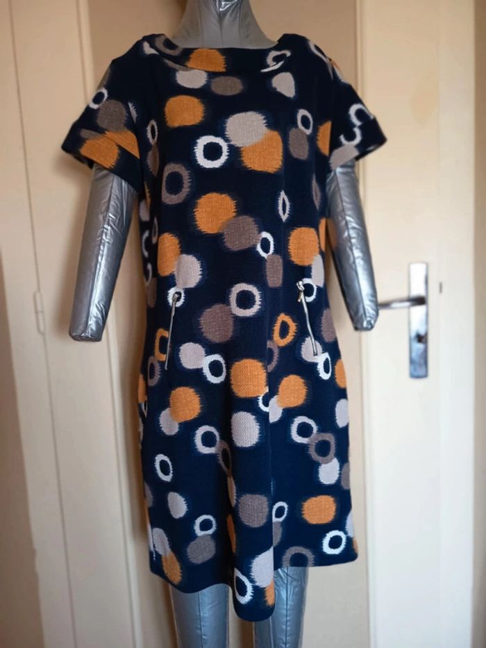 Robe manches courtes. Marque Armand Thiery. (A24)