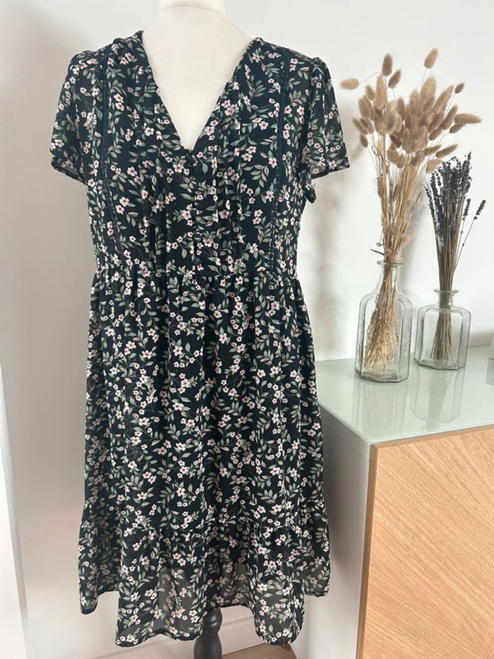 Robe noire fleurie taille M