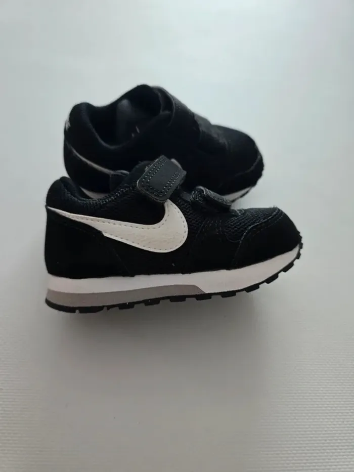Basket nike noir et blanche - photo numéro 2