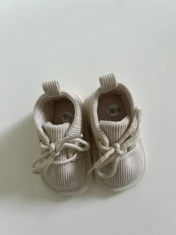 Chaussures en velours beige Kiabi