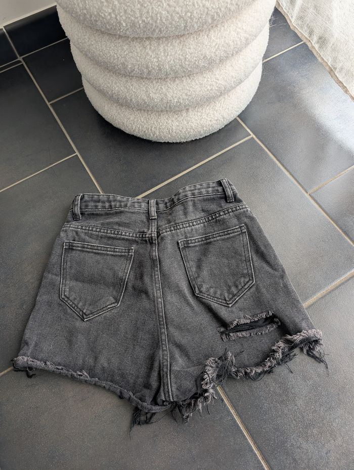 Short en jean noir - photo numéro 2