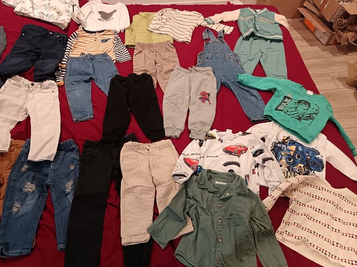 Lot vêtements 24 mois (34 pièces) - photo numéro 2