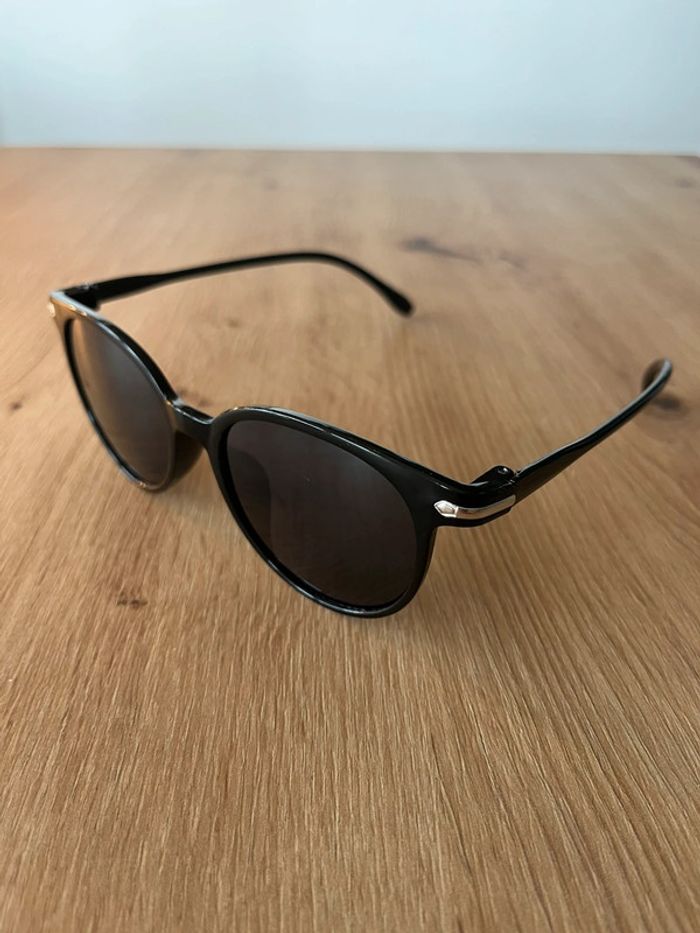 Lunettes de soleil femmes rondes noires
