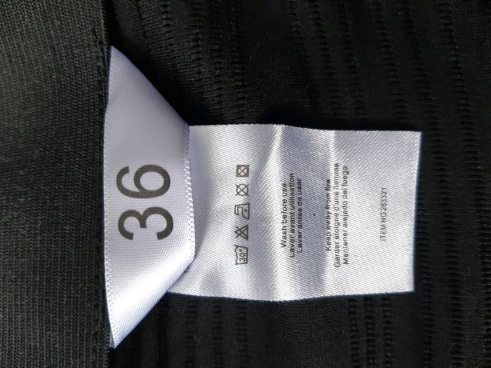 Jupe noire - photo numéro 4