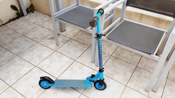 Trottinette patinette bleu réglable en 3 hauteurs 70, 75 et 80 cm