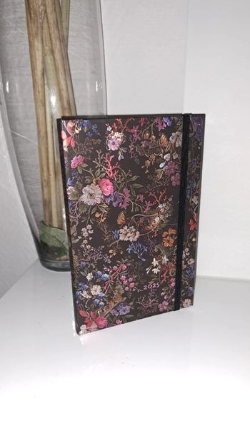 Magnifique agenda 2025 neuf couverture fleurs