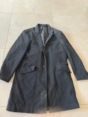 Blouson long noir Celio, taille L, décousu à l'intérieur et une tache 100cm longueur