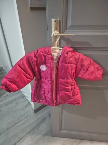Doudoune/ veste fushia
 Tout simplement
6 mois