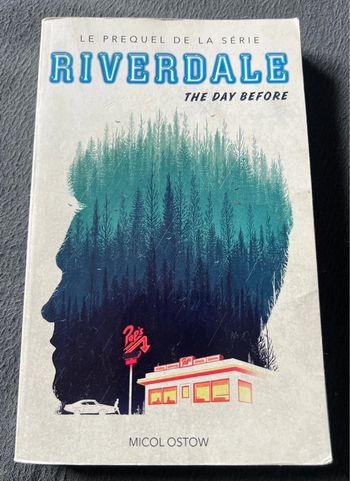 Livre Riverdale the day before en bon état pas de page déchiré voir photos