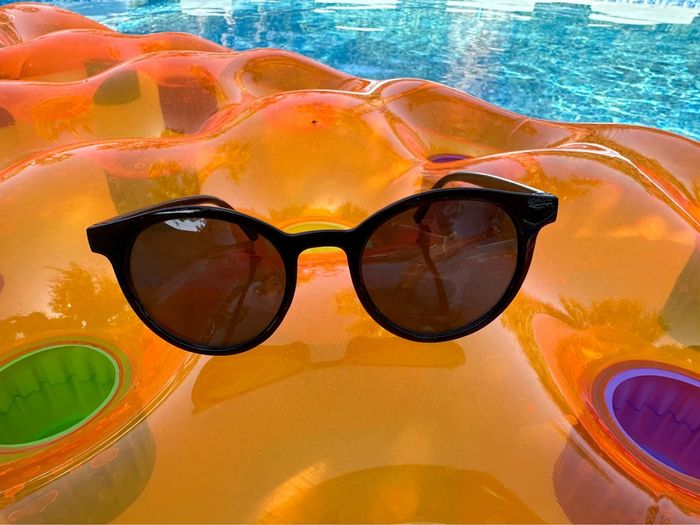 Paire de lunettes de soleil - photo numéro 6
