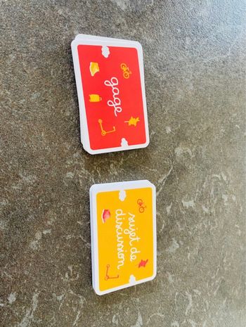 Jeu de cartes gages et sujet de discussion