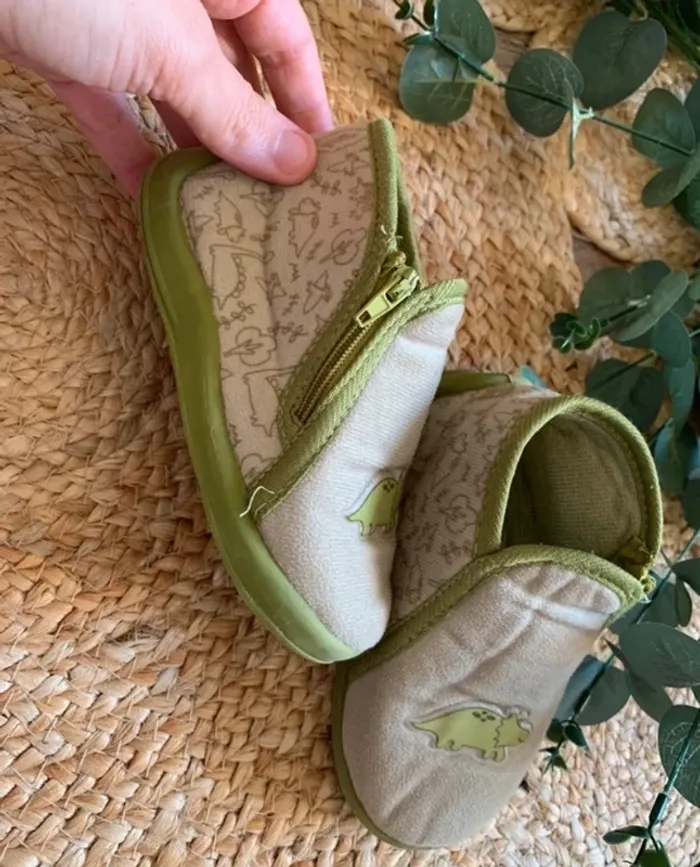Chaussons dinosaures semelles rigides 24 - photo numéro 4