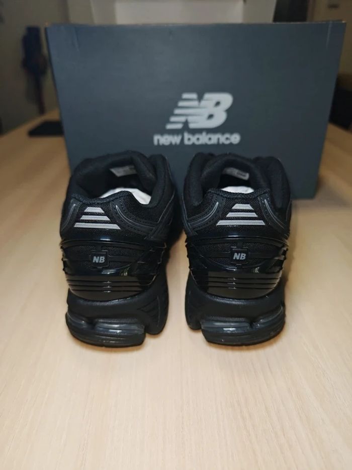 New Balance U1906 rjb Triple Noir neuf en 44,5 - photo numéro 3