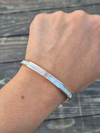 Jolie bracelet couleur nacré en acier
