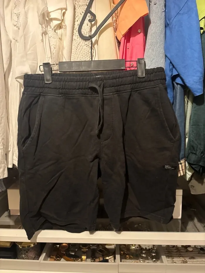 Short noir