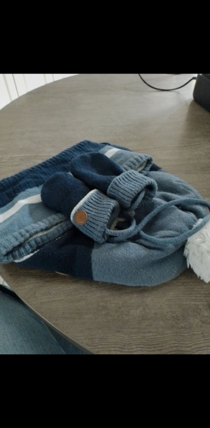 Ensemble bonnet écharpe moufles - photo numéro 2
