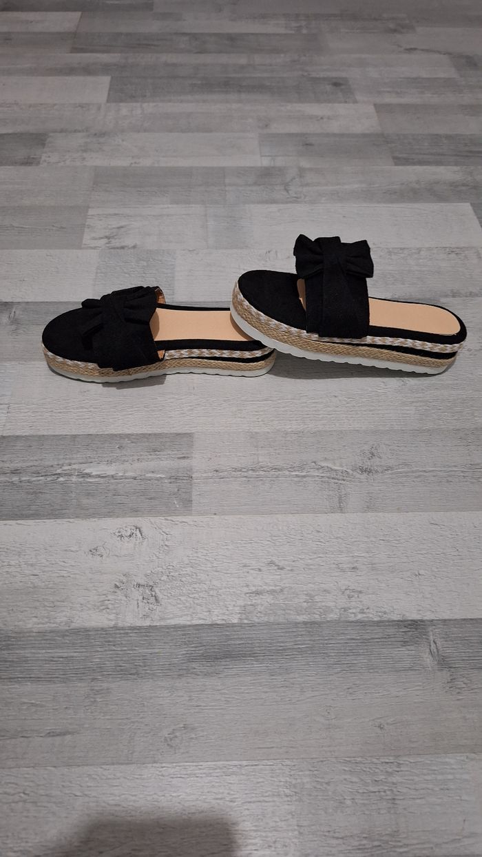 Sandale compense taille 37 neuve
