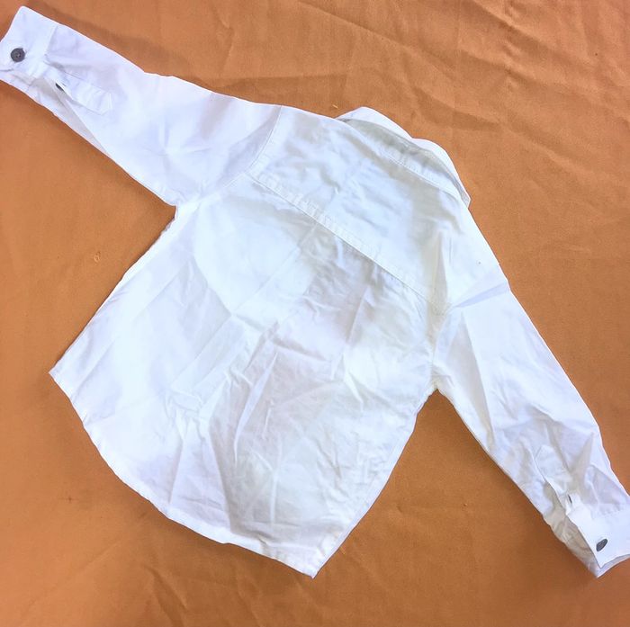 Costume blanc 12 mois + 2 chemises offerte - photo numéro 9