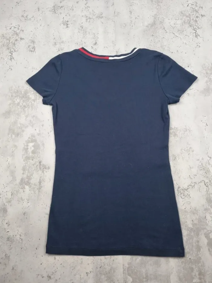 T-shirt Tommy Hilfiger col V bleu marine– Taille XS Femme (mesures en photos) - photo numéro 5