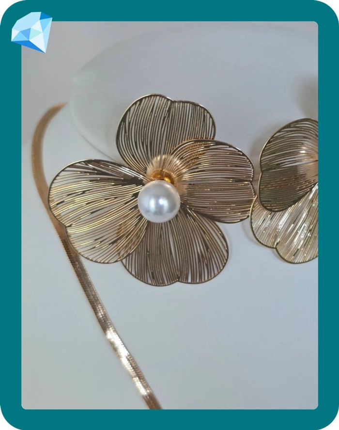 Collier et boucles d'oreille fleurs et perles acier inoxydable dorée. - photo numéro 4