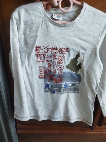 #kytie8ansgarcon. Tee-shirt manches longues taille 8 ans
