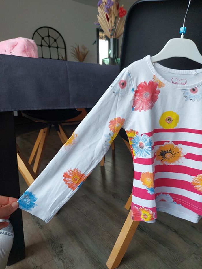 Tee-shirt manches longues fleuris 6 ans - photo numéro 2