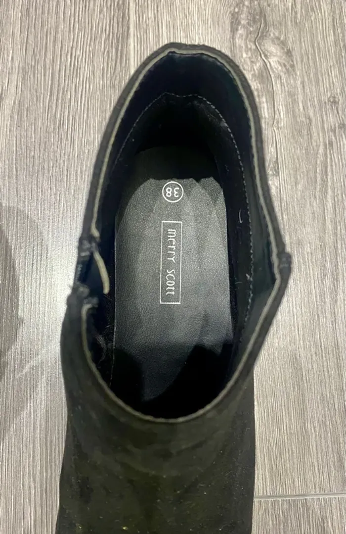 Bottines basses noires en daim avec petit talon - photo numéro 6