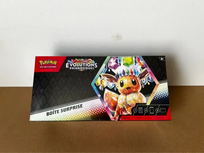 Coffret Surprise Évolutions Prismatiques EV 8,5